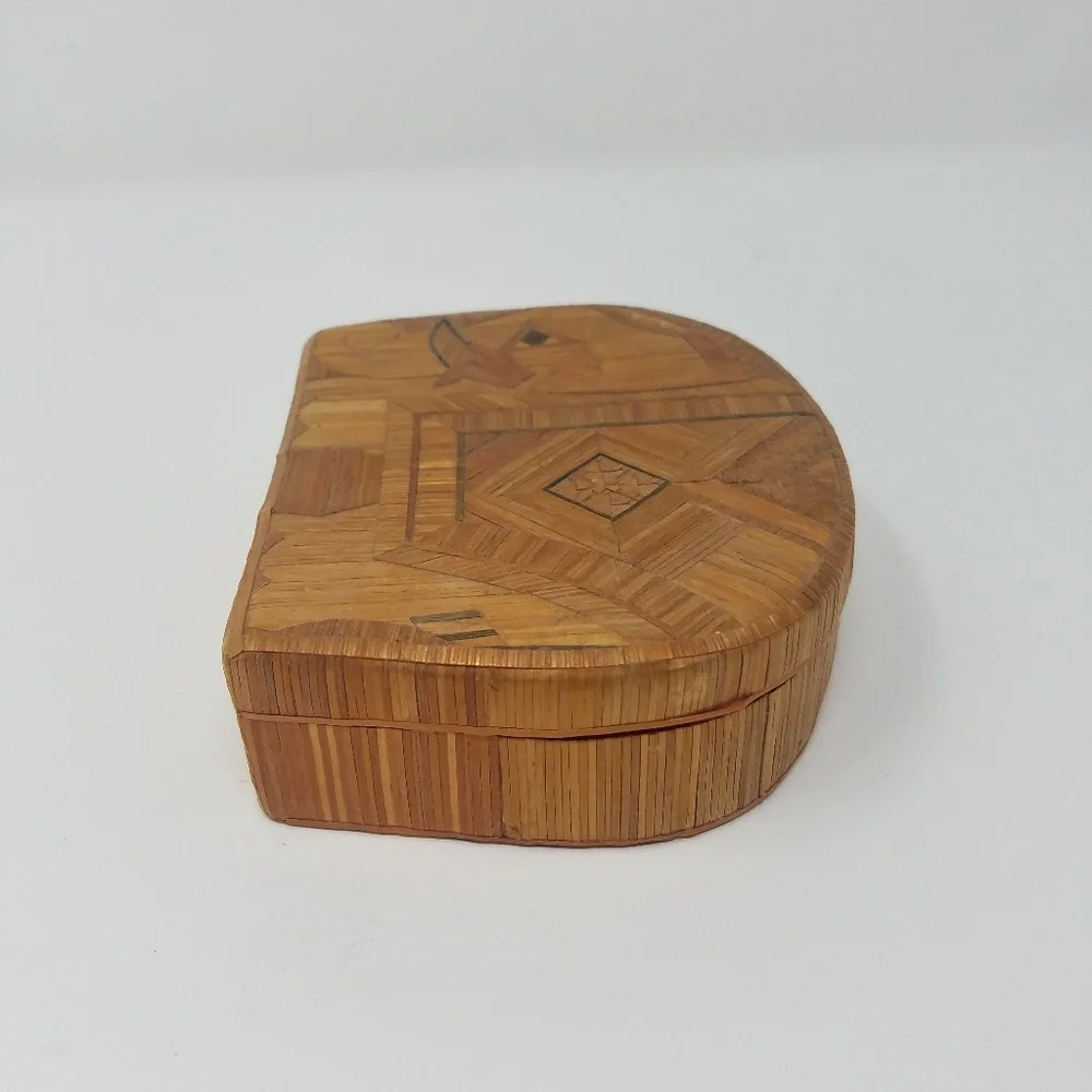Vtg elephant straw‎ inlay trinket jewelry box satin